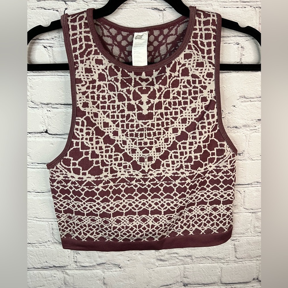 Fabletics Veranda Seamless Cropped Tank Burgundy/Sand Stretch Size Large‎